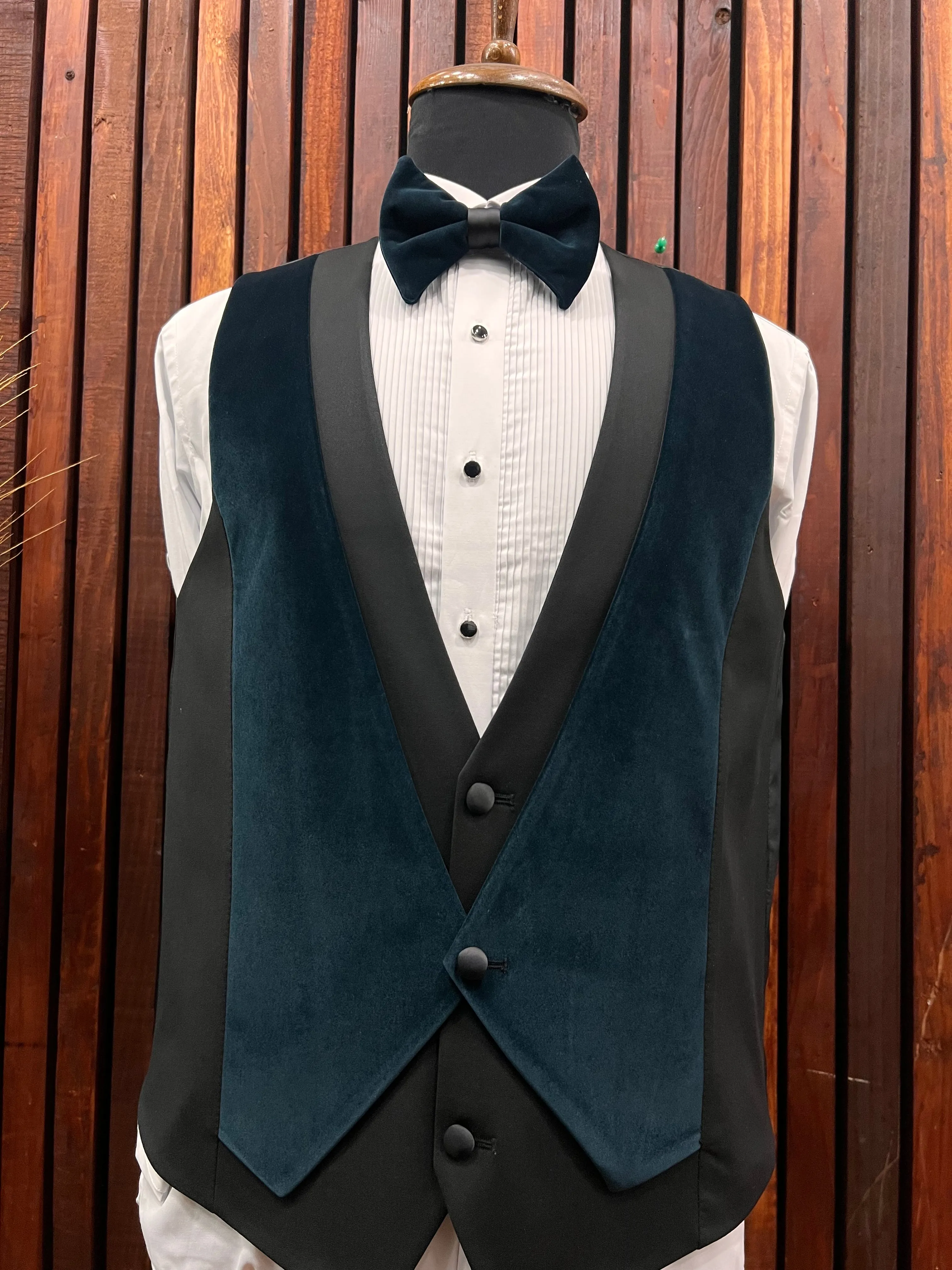 Mens Slim Fit Emerald Green Velvet Wedding Tuxedo Peak Lapel