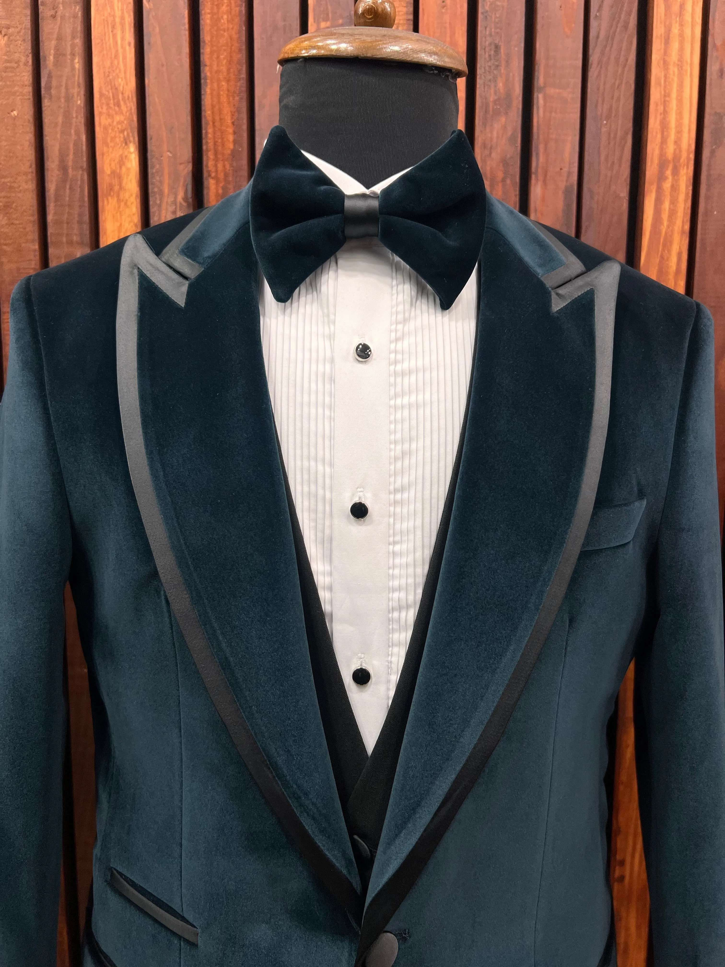 Mens Slim Fit Emerald Green Velvet Wedding Tuxedo Peak Lapel