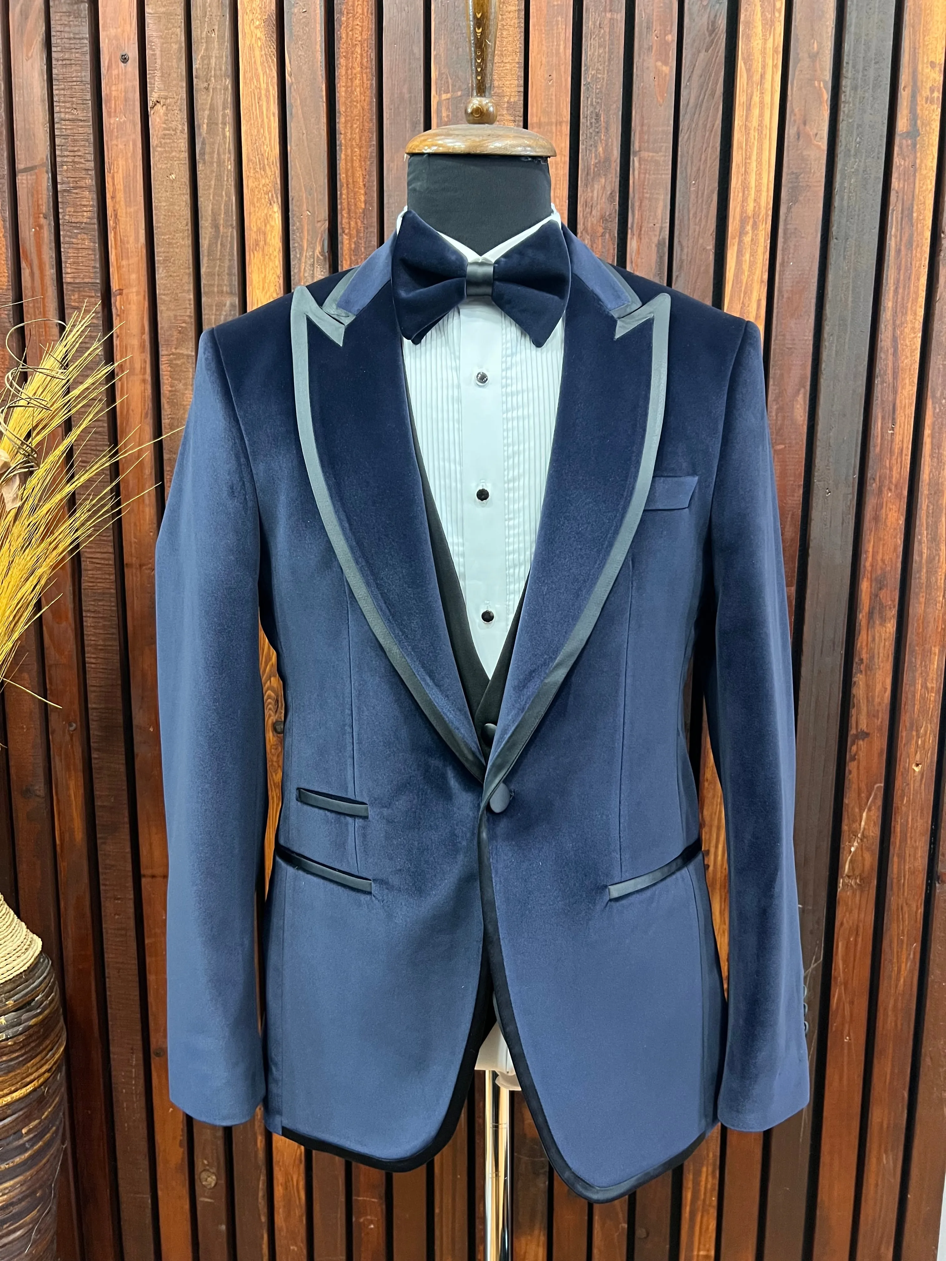 Mens Slim Fit Navy Blue Velvet Wedding Tuxedo Peak Lapel