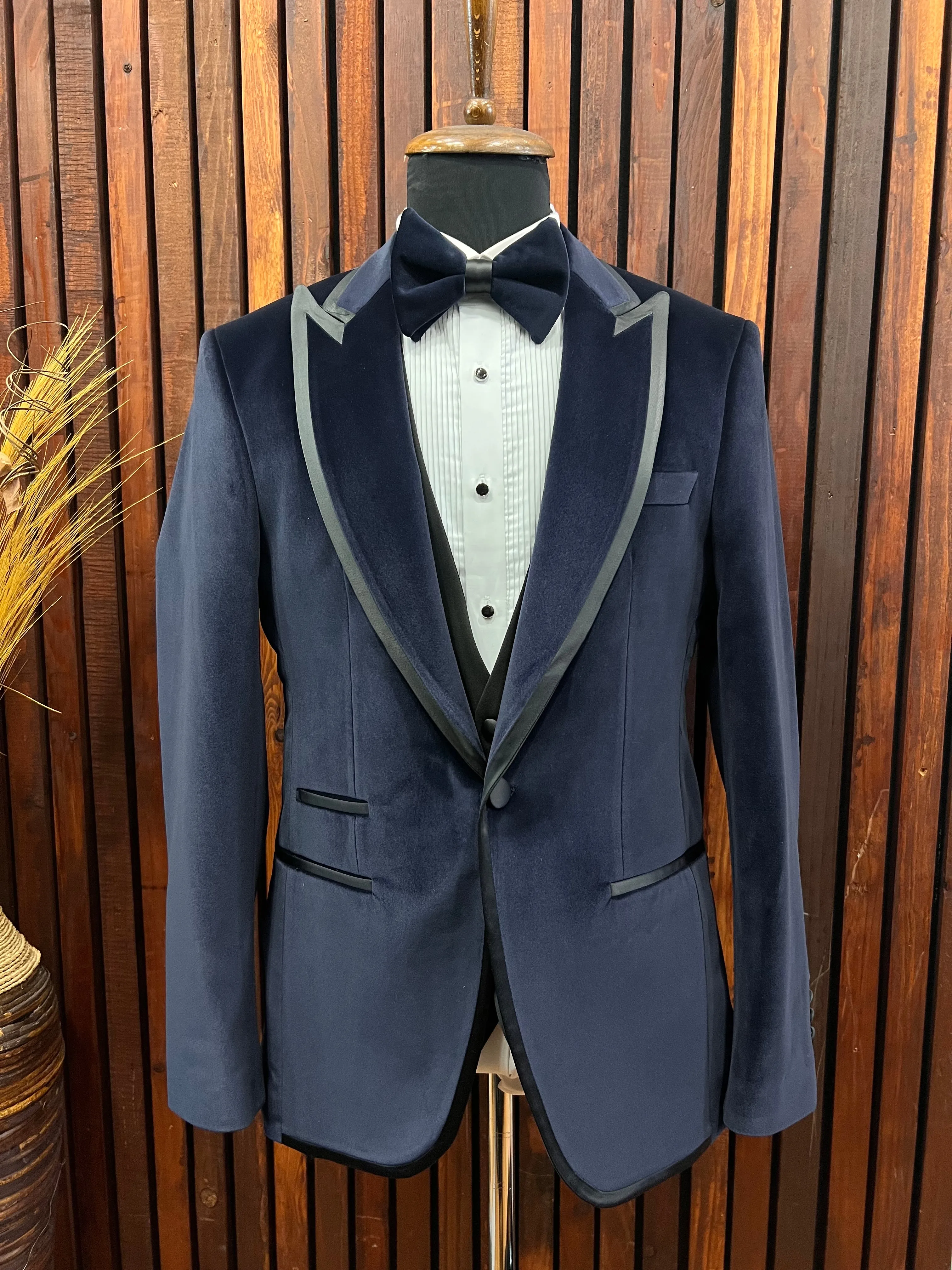 Mens Slim Fit Navy Blue Velvet Wedding Tuxedo Peak Lapel