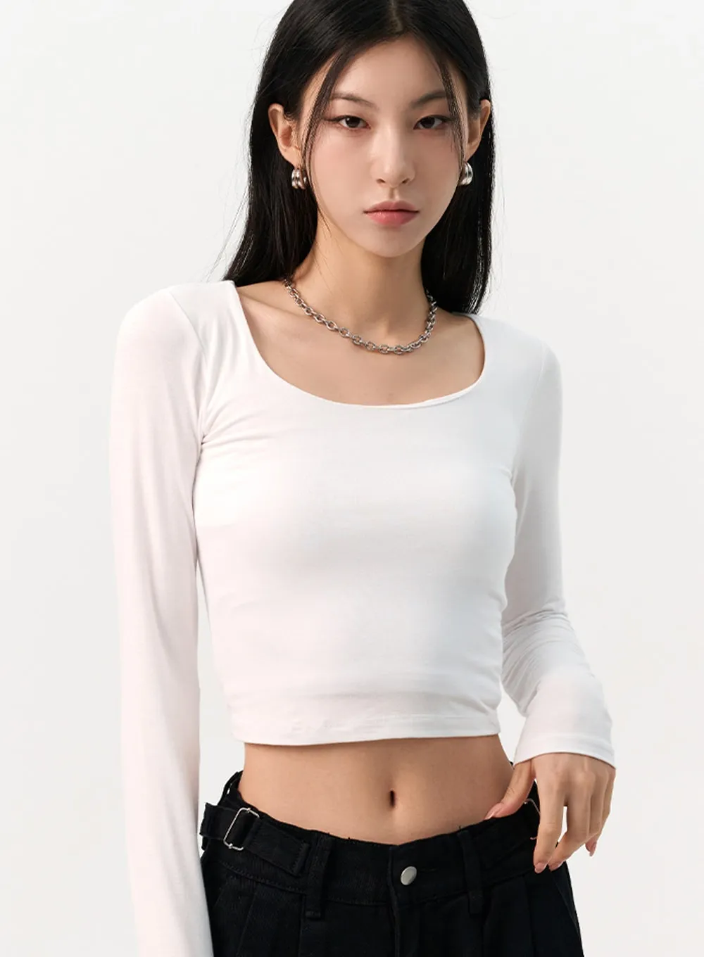 SlimFit U-Neck Crop Top IO320