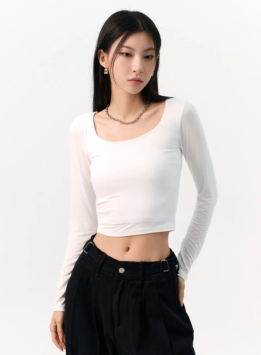 SlimFit U-Neck Crop Top IO320